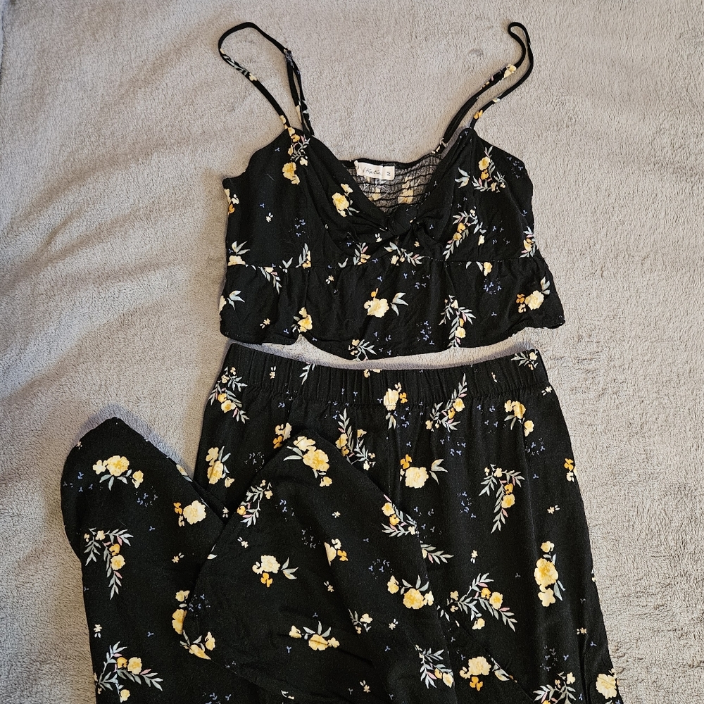 Black And Yellow Floral Cropped Cami & Capri 2 Piece Set